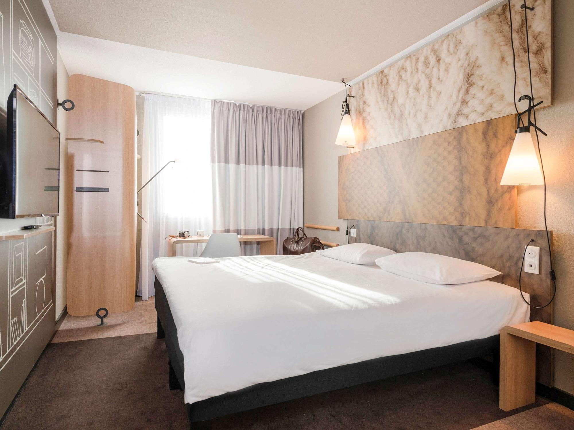 Hotel ibis Lyon Caluire Cité Internationale Exterior foto