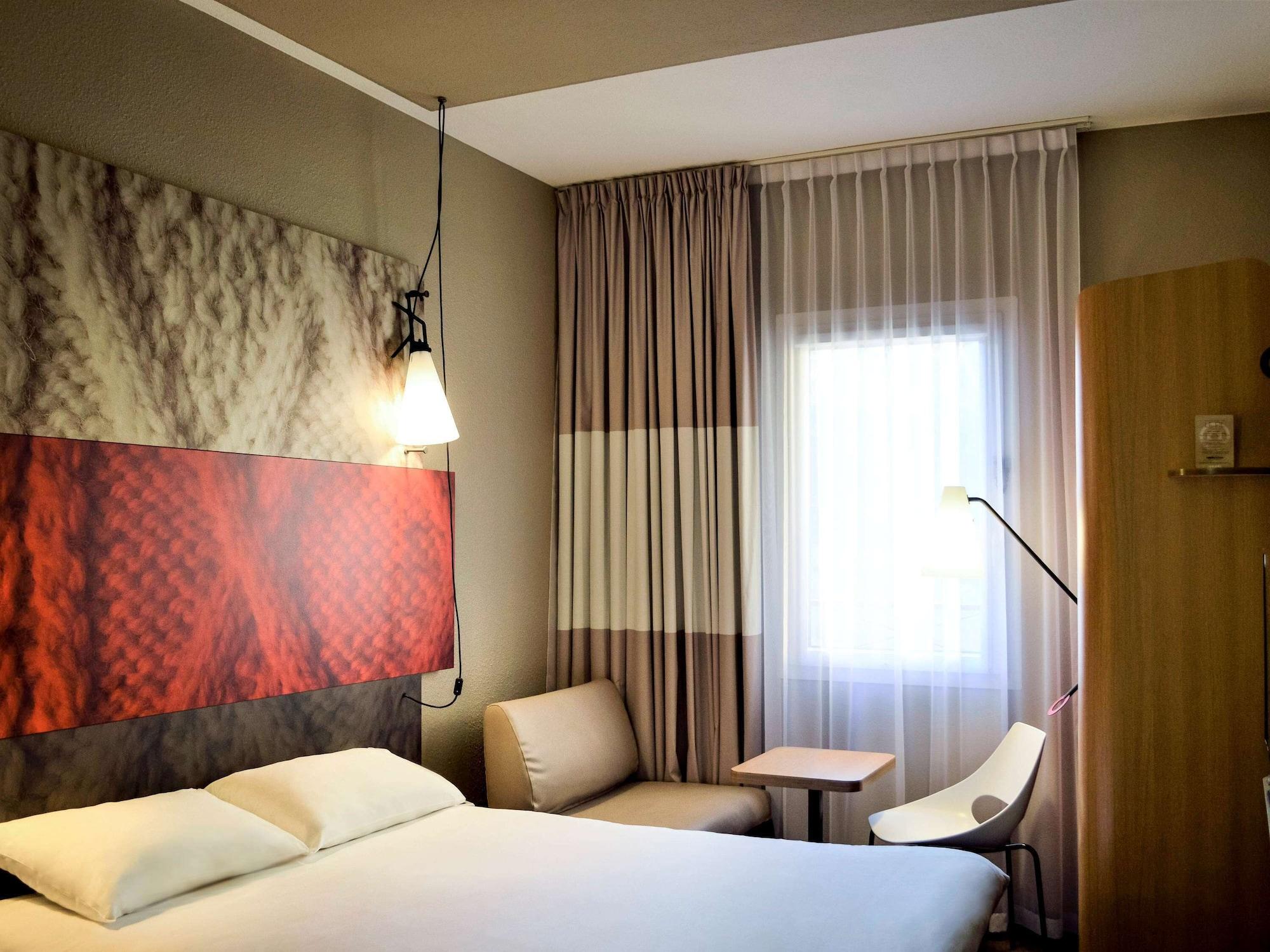Hotel ibis Lyon Caluire Cité Internationale Exterior foto