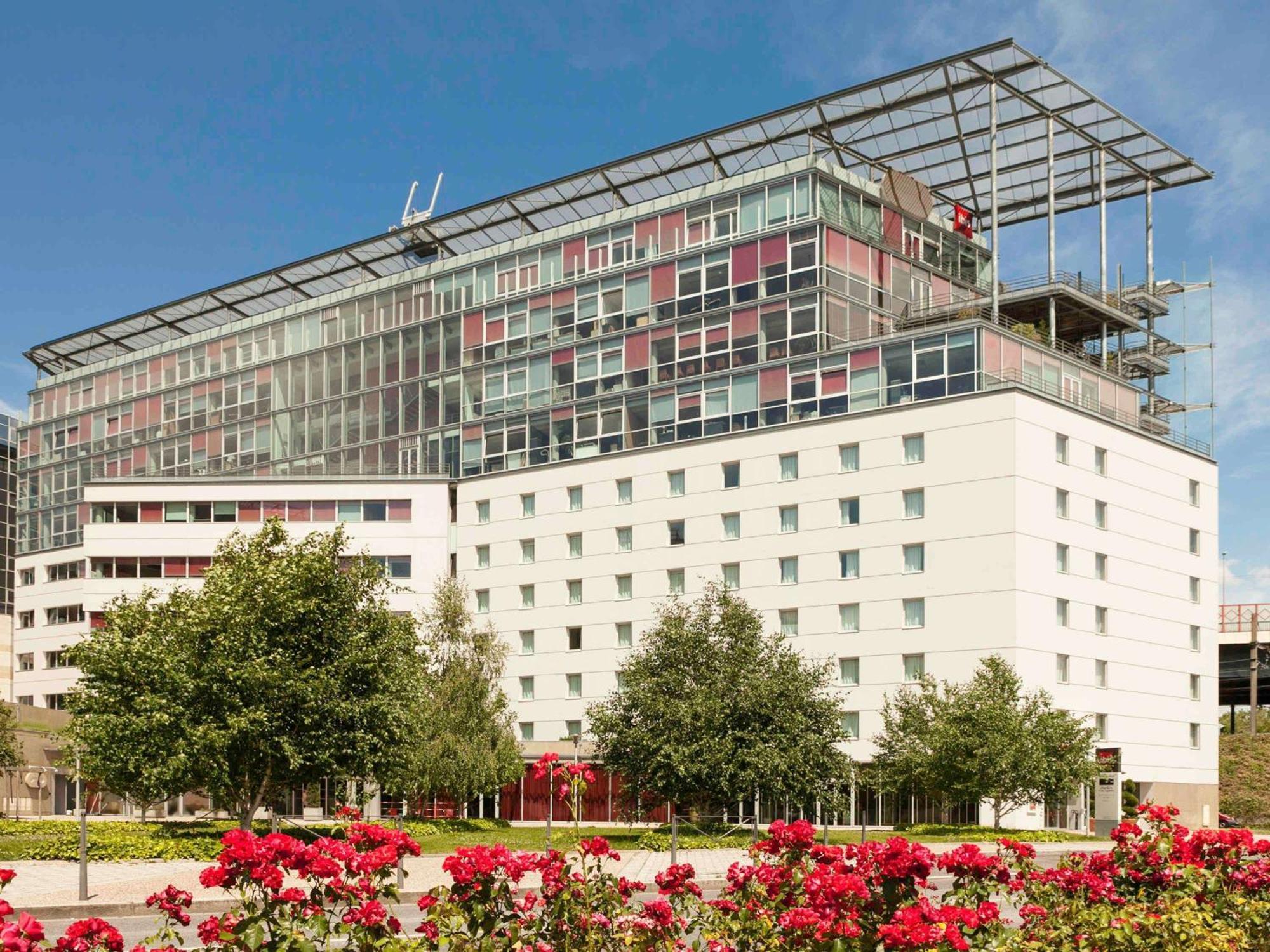 Hotel ibis Lyon Caluire Cité Internationale Exterior foto